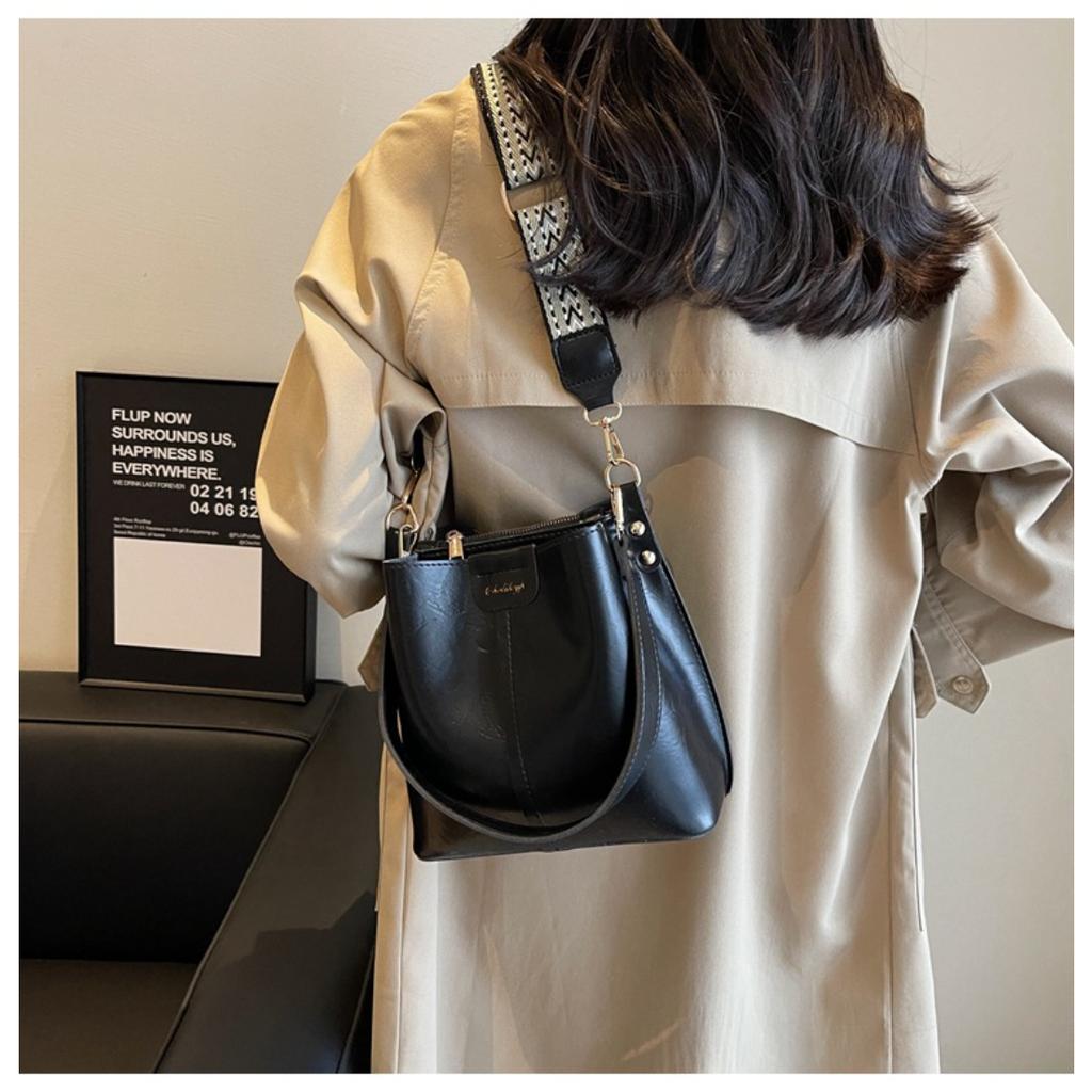 2026 Nuova Borsa a Secchiello Donna Coreana Retrò, Tracolla Larga Grande Capacità alla Moda Borsa a Spalla Crossbody per Uso Quotidiano Casual Primavera Estate