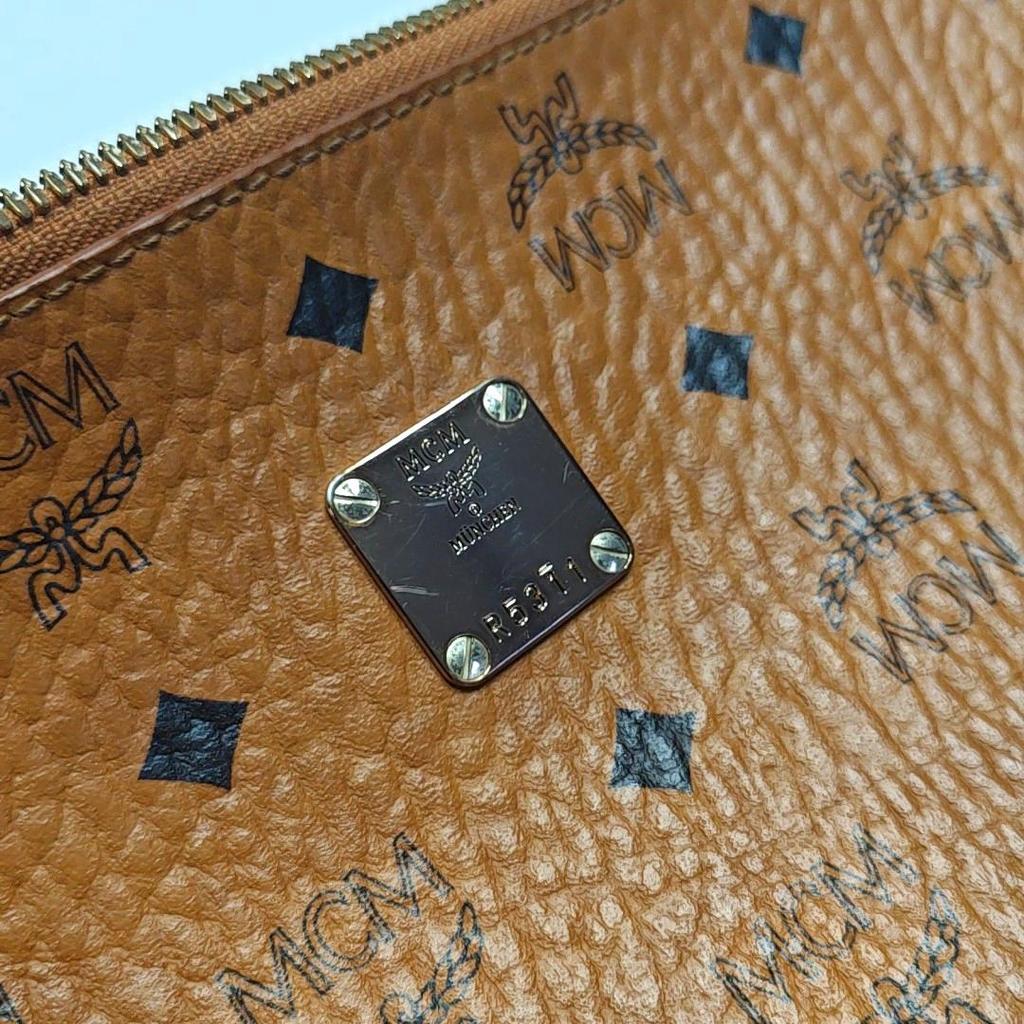 [Pre-Owned] Monogram Print Zipper Closure Faux Leather Clutch Bag Medium - Very Good #F57THA
