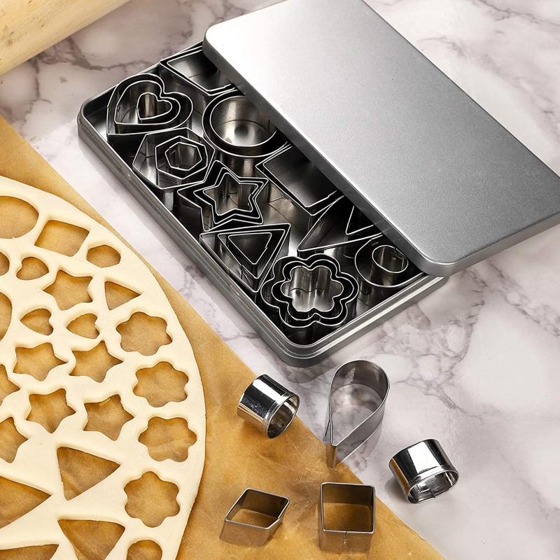 30 PCS Cookie Baking Tool Set Biscuit Moulds Cookie Cutter 10 Different Shapes with Storage Box Stainless Steel Material