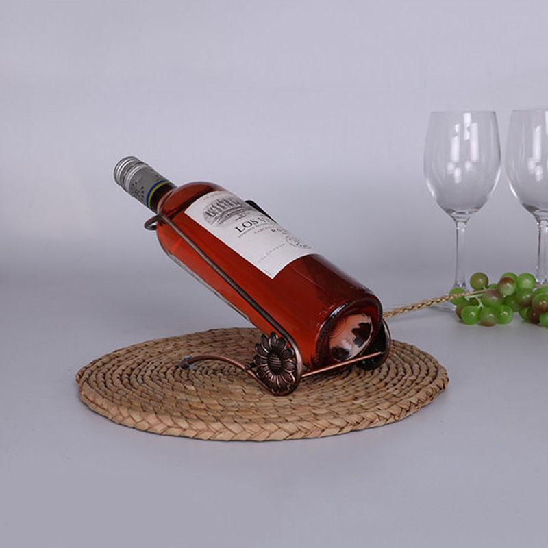 Kreativní kovový stojan na víno Kuchyňský bar Držáky na vystavení sklenic na pivo a lahví Domácí dekorace Party Nástroj pro skladování whisky Ozdoba