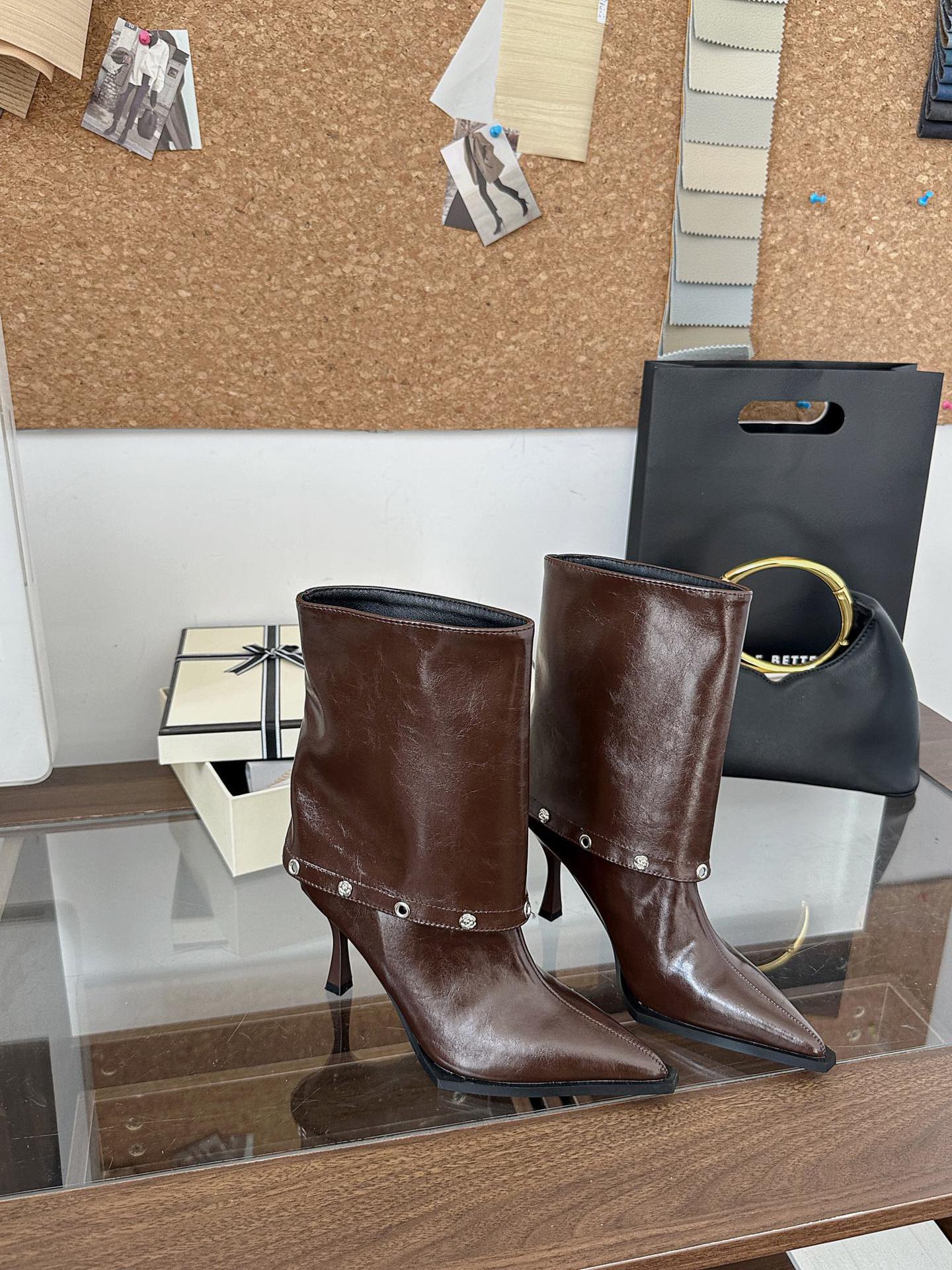 

Pointed high-heeled boots, rivet design short boots, women s 2025 autumn new European and American short boots, fashion thin-heeled trouser leg boots 39 темно-коричневого кольору