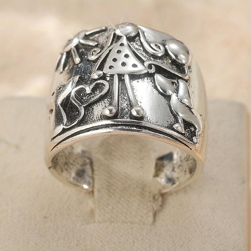 Vintage CopperColor Carved Pattern 'Cat Dog Girl' Ring,  and Creative Punk Style Holiday Party Accessory Jewelry