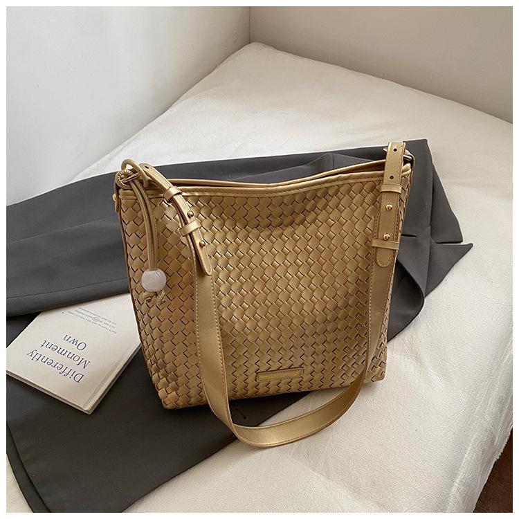 Premium Sense of Foreign Style Tote Bag Women's 2025 New Trendy Fashion Messenger Bag Diamond Woven Pattern Commuter Shoulder Bag
