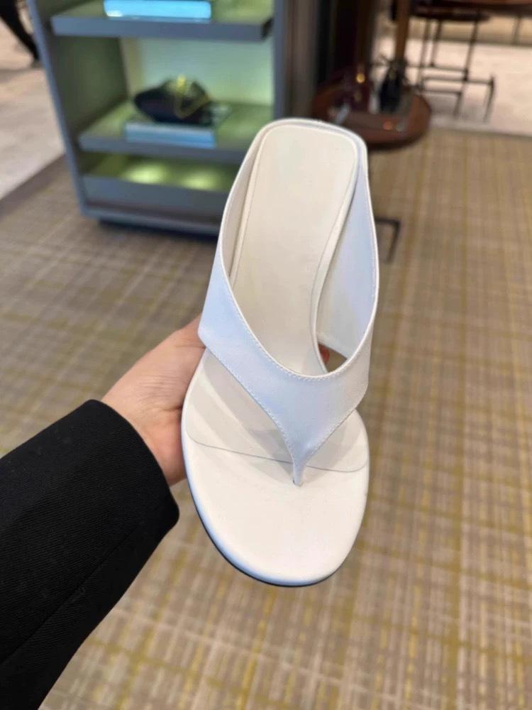 

Версия из коровьей кожи~ нишевые клиновидные шлепанцы-вьетнамки женская уличная обувь 2025 новые летние сандалии сандалии высокие каблуки 40 белый