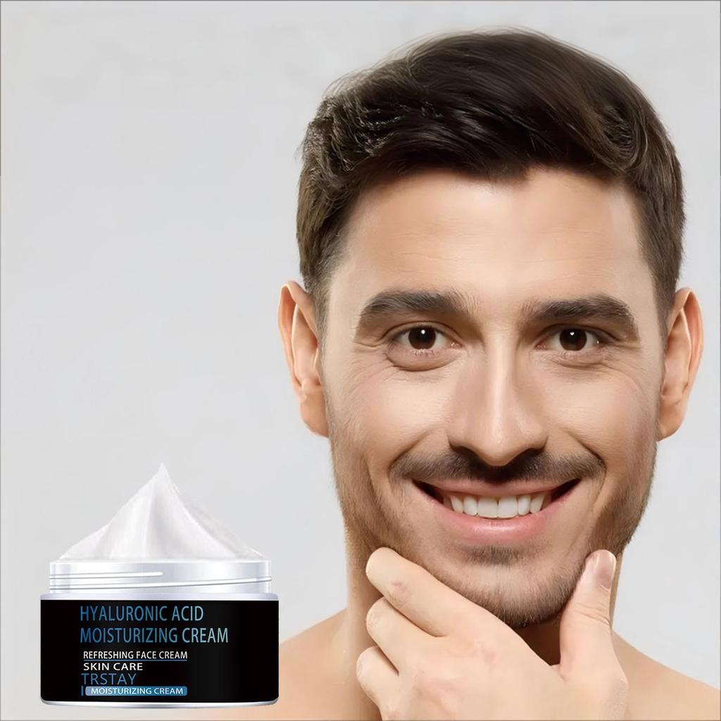 Pánský retinolový krém je jemný a nedráždivý, vyhlazuje vrásky, snižuje výskyt jemných linek a zanechává pokožku jemnou a jemnou.