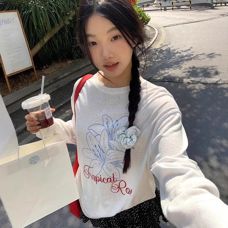 Women's Casual Long Sleeve Crew Neck Printed T-Shirt - Slimming, Sun Protection, Loose Fit, White Summer Cover-up.