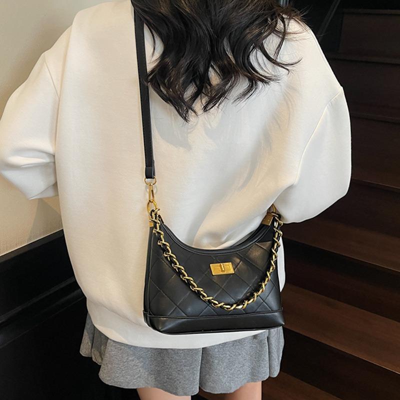 Bags New women's bags Autumn and winter shoulder messenger bags Fashion high-end commuter diamond chain armpit bags