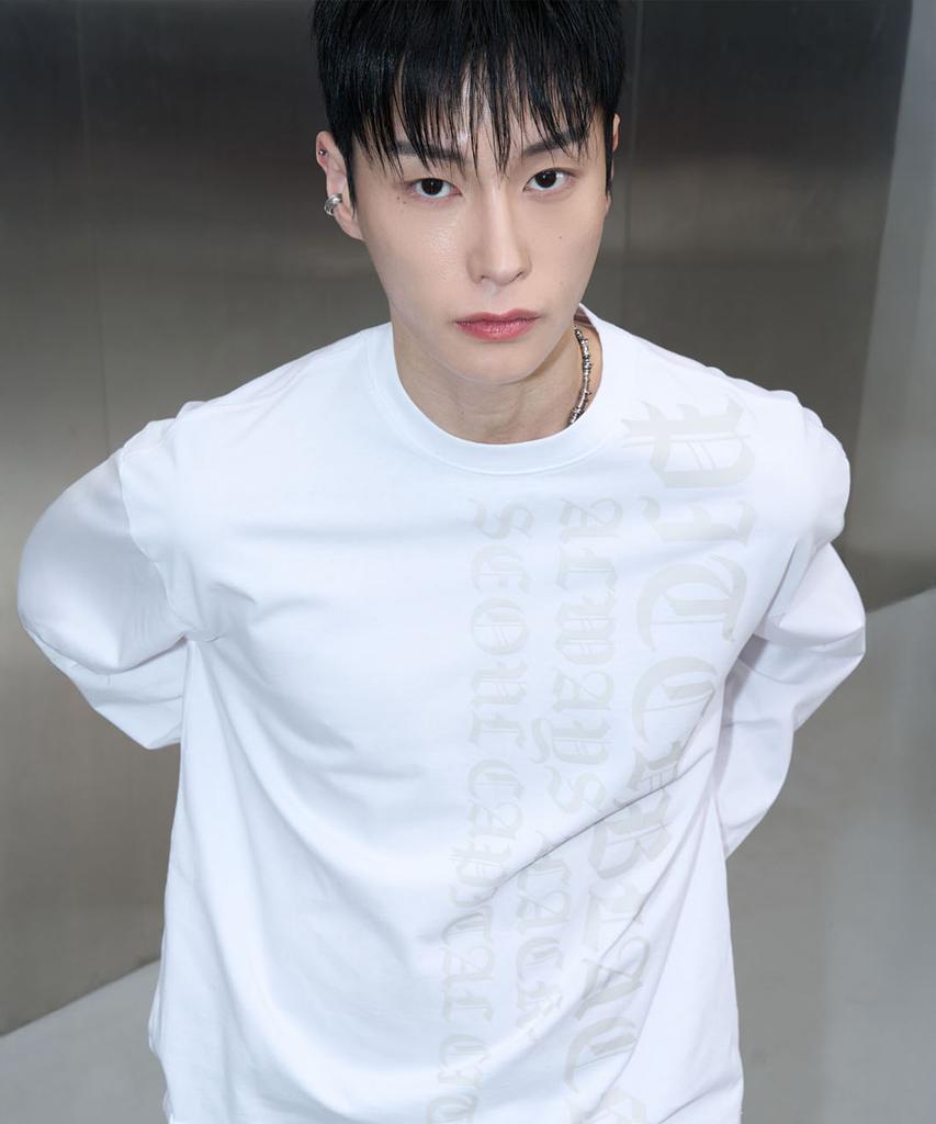 Pichibeullaeg Vertical Logo Long Sleeve Tee (White)