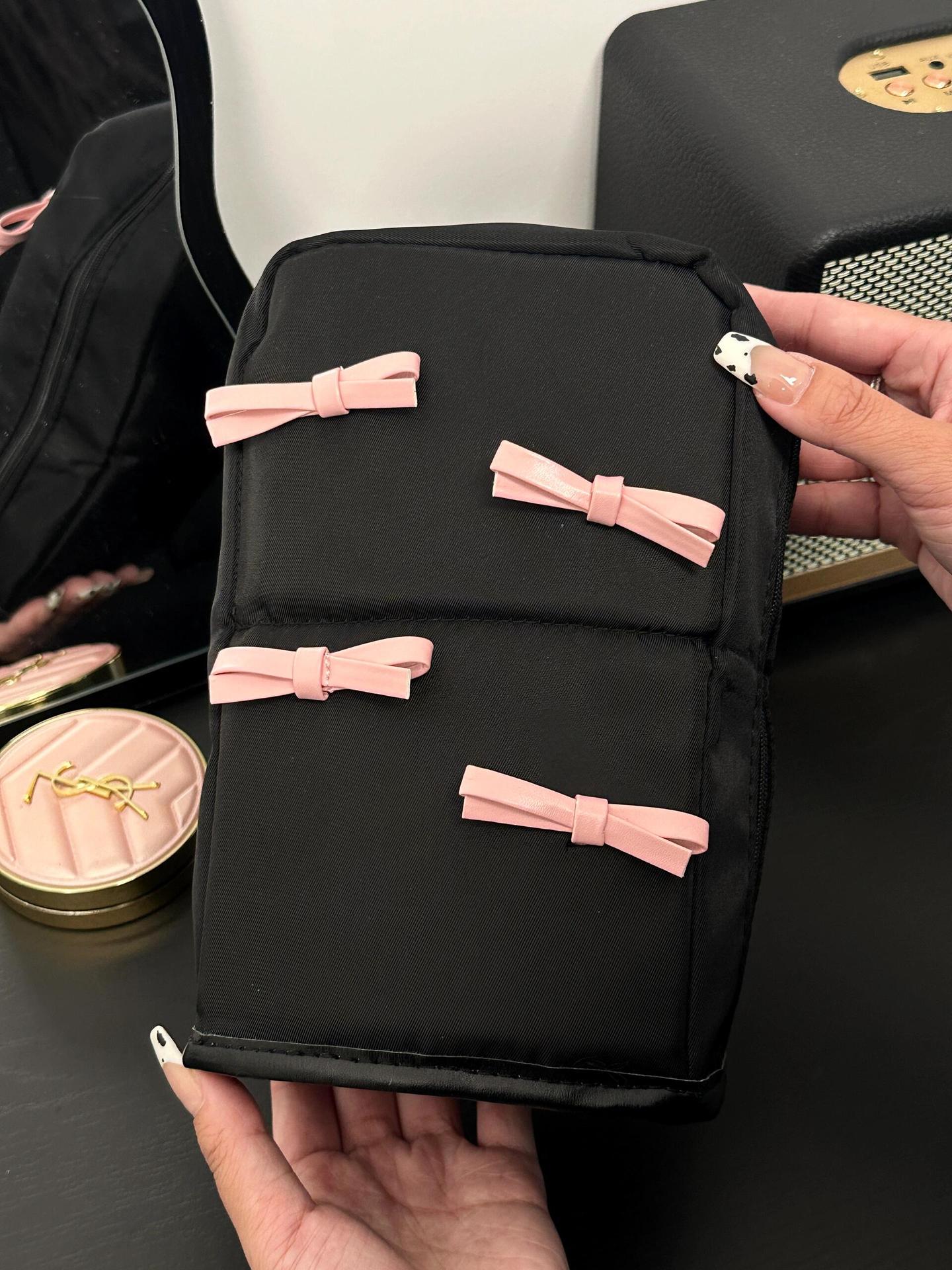 

Chic French Bow Makeup Bag: Large Capacity with Wet-Dry Separation for Girls 14cm*8cm*21cm чёрный