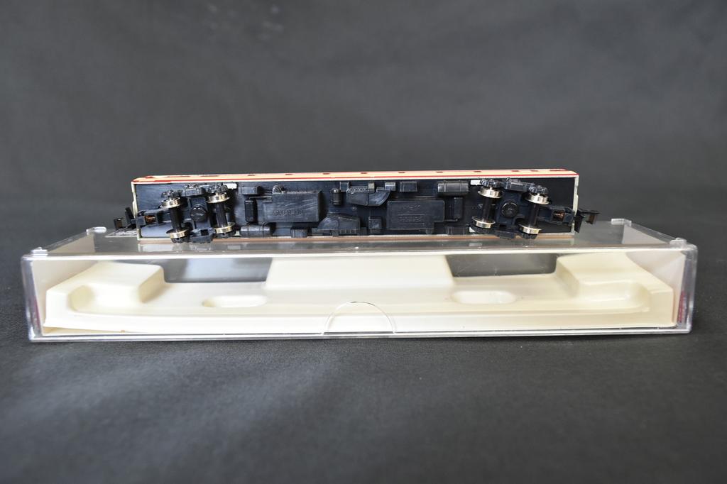 KATO 608 Kiha 80 Red and Cream N Gauge / N Scale Model Train Car from Japan