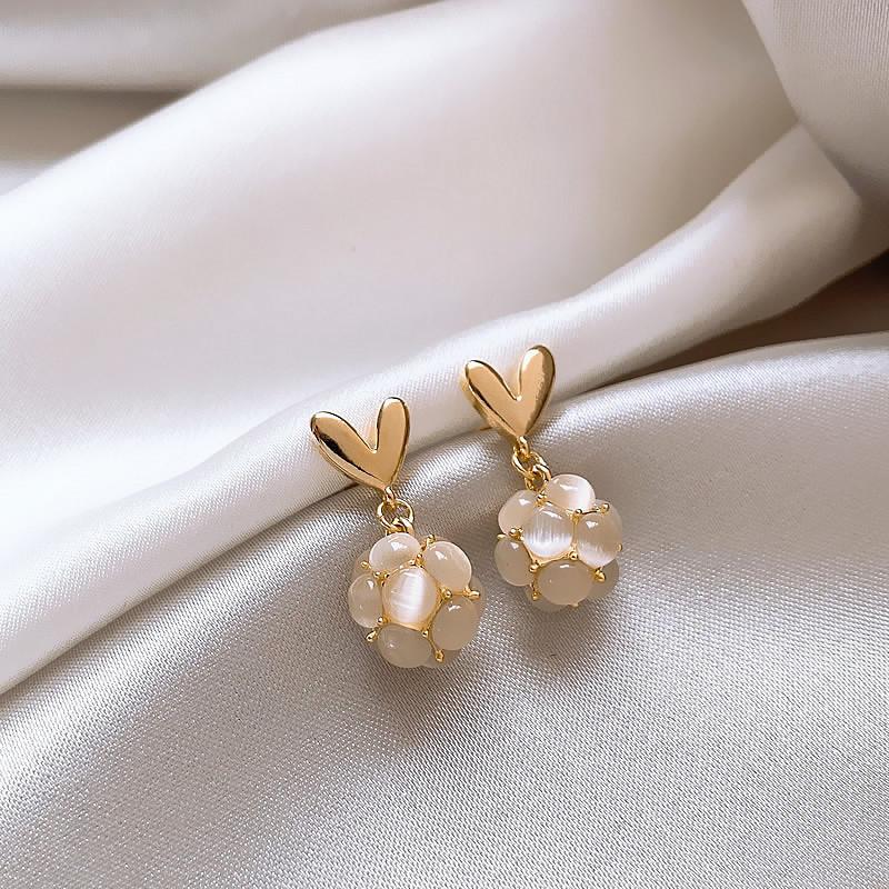 

Niche design light luxury versatile opal stud earrings s111 silver needle ball earrings high sense gentle temperament earrings 925 silver needle