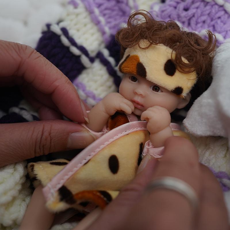 15cm Mini Palm Simulation Doll Maddie Dress Up Playmate Toy Doll Kid Birthday Gift 6 Inch Solid Silicone Full Body Reborn Baby Doll for Girl and Boy