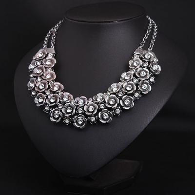 Retro Blume Strass Kurze Schlüsselbein Halskette Übertrieben Persönlichkeit Mode Damen Accessoires