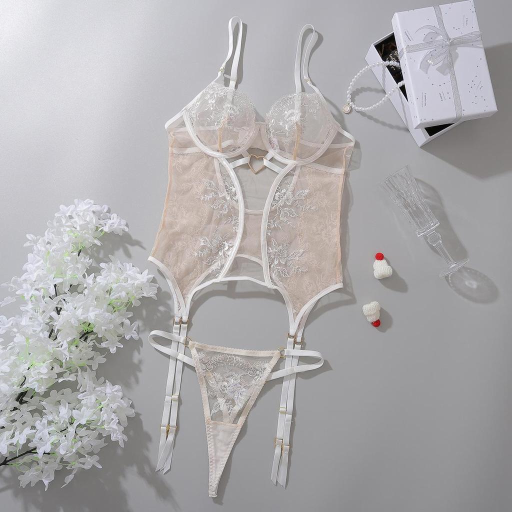Women's Sexy Solid Color Lingerie Set Floral Embroidered Spliced Mesh Outfit Heart Decorated Body Shaping Intimate Set