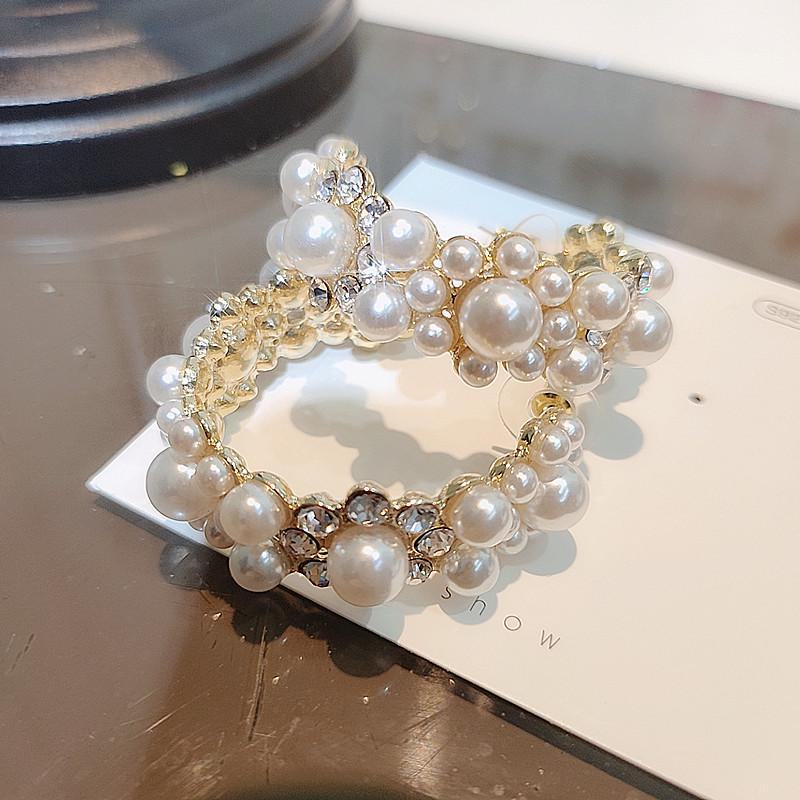 

Серебряные игольчатые легкие роскошные серьги-кольца с жемчугом: Европейский и американский стиль, преувеличенное заявление для женщин. Diamond earrings серебряный