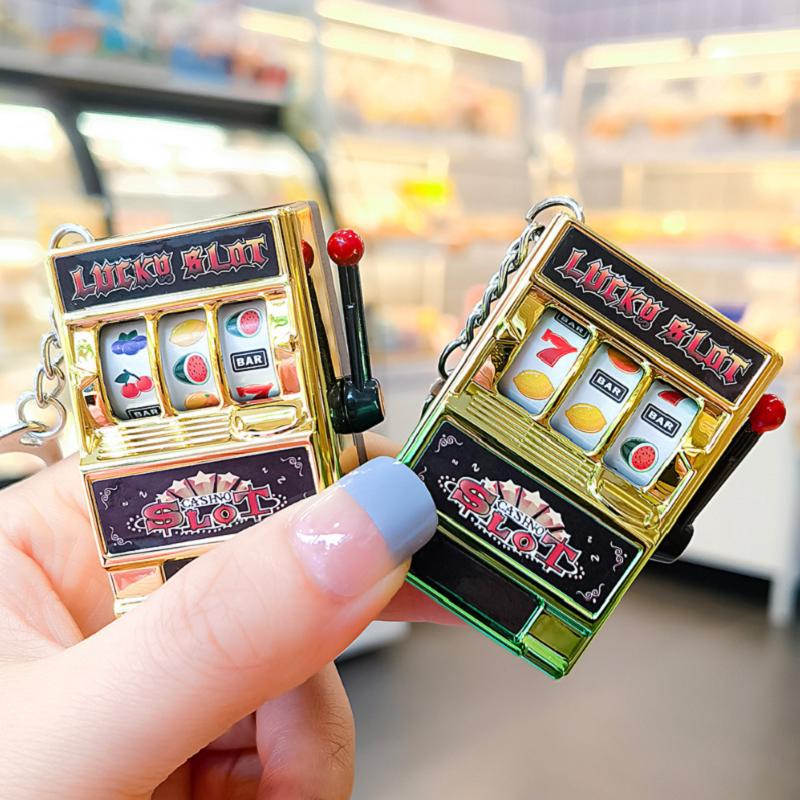 Lustiger Mini-Spielautomaten-Schlüsselanhänger Glücksfrucht Spielautomat Spielzeug Schlüsselanhänger Lotto Spiel Bingo Für Kind Cool Taschenanhänger Anhänger Geschenk