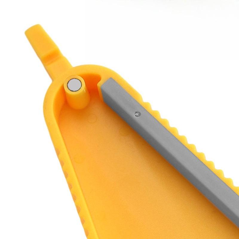 Magnetischer Kühlschrankaufkleber Dosenöffner Haushalt Multifunktional Bierflasche Schraubenzieher Flaschenöffner Kreatives Dreieckiges Öffnen und Schraubverschluss