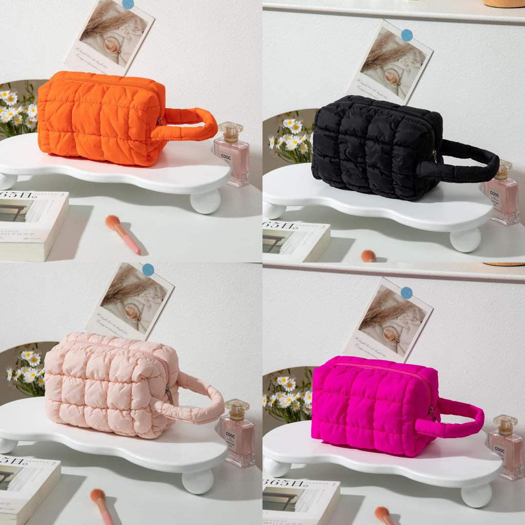Portable Large Capacity Makeup Bag For Women With Polyester Material And Lightweight Design For Daily Use