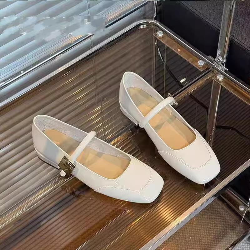 

Retro small man inner height increase Mary Jane shoes new square head shallow mouth one word buckle belt fashionable low heel single shoes 40