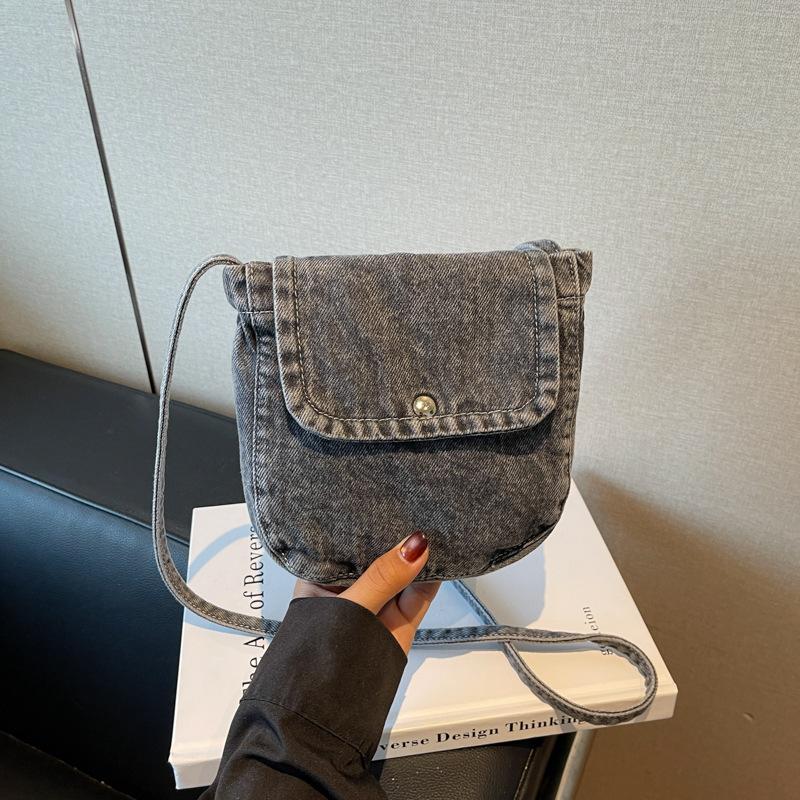 

Personality trend casual simple texture small square bag fashion 2025 summer new women s niche shoulder messenger bag