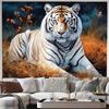 Elegante Tigre Bianco in Prateria Dorata Arazzo da Parete per Decorazione del Soggiorno, con un Ritratto Incredibilmente Dettagliato
