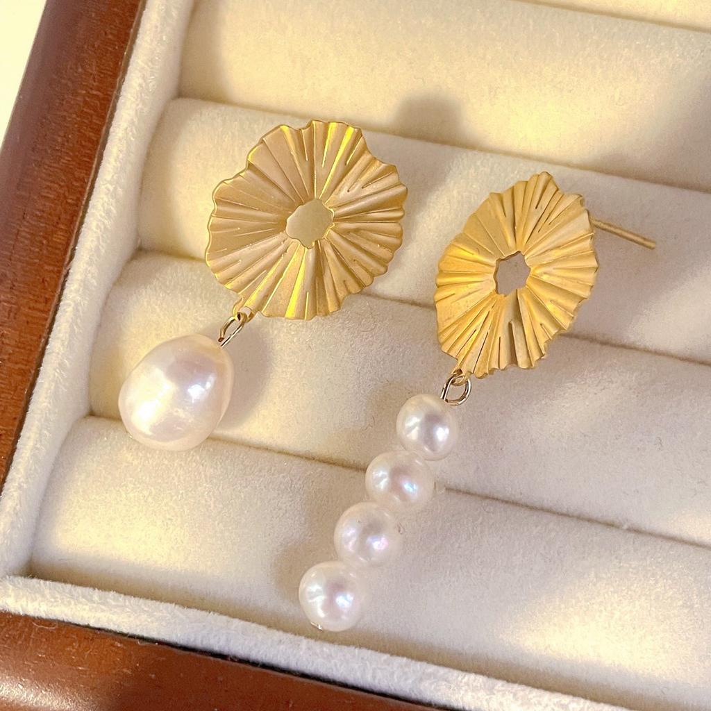 Natural Baroque special-shaped pearl simple earrings stud earrings French silver needle retro asymmetric pearl sun halo