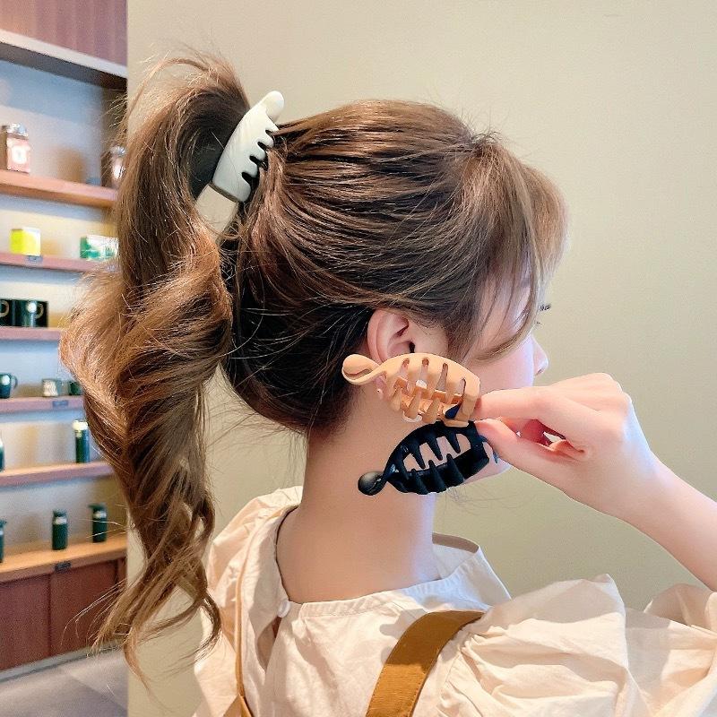 Matte Banana Hair Claws for Women Vertical Twist Clip Korean Fashion High Ponytail Fixed Hair Clip Hairstyle Hair Accessory