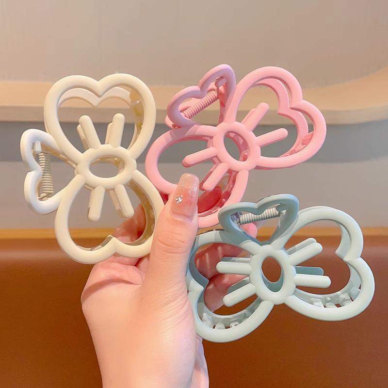 Adorable Bow Hair Clip for Little Girls - Gentle Claw Design for Updo and Loose Hair.