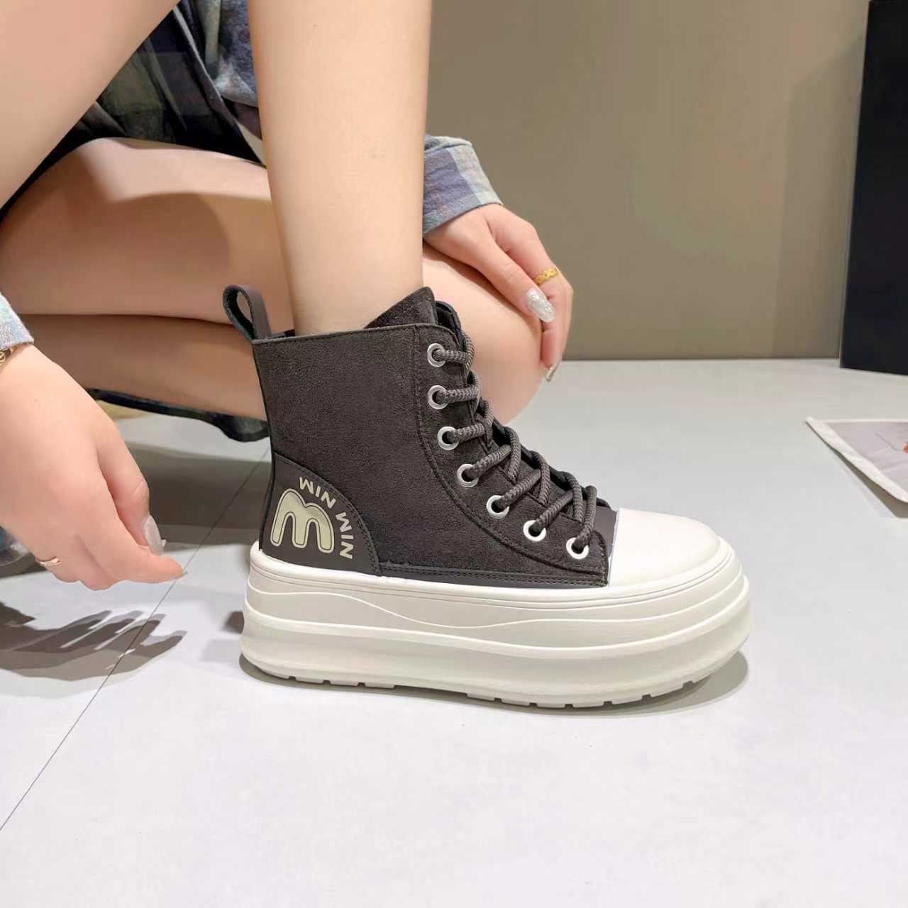 

Retro thick-soled lace-up high-top canvas short boots women s 2025 new fashion versatile casual small Martin boots 35 чёрный