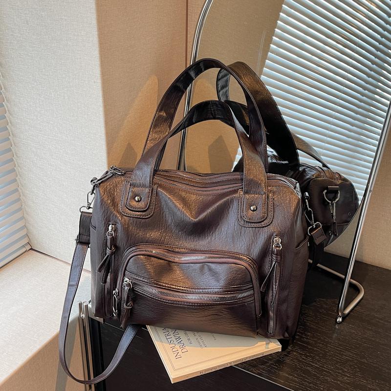 Vintage Top Quality Oil-Wax Leather Tote Bag Large Capacity Handbag Fits A4 Magazine and Laptop Star Pendant Sturdy Commute Bag