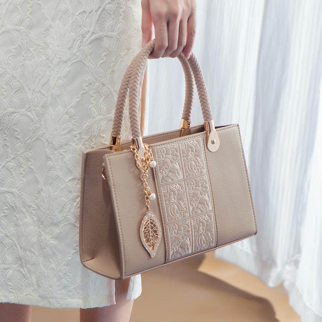 Women's Bag 2024 New Model for Mothers, Fashionable Ancient Style Jacquard Embroidery Wedding Shoulder Handbag, Gift Bag