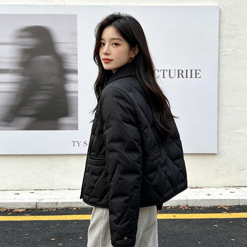 Down jacket women's new short winter light duck down small Pinghu large size