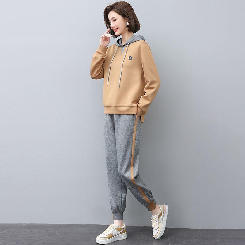 

Спортивний костюм. Жіночий весняно-осінній модний комплект із повсякденним маленьким светром. Костюм-двійка XS абрикосовий