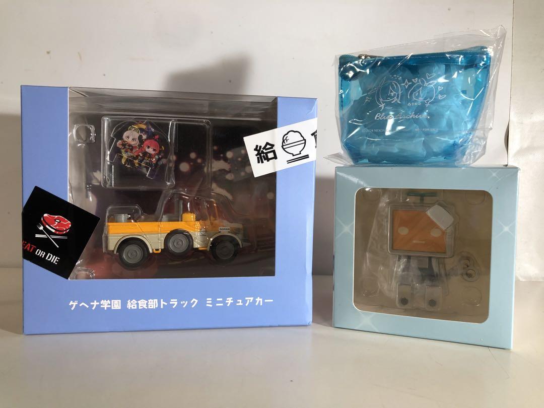 

[Б/У] Blue Archive: Школьный грузовик с обедами + Робот Алисы брелок