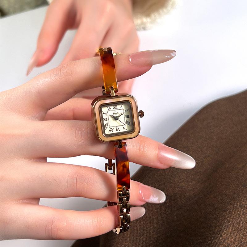 Niche Retro Fine Chain Women'S Watch, Small And Exquisite High-End Amber Temperament Quartz Small Square Watch
