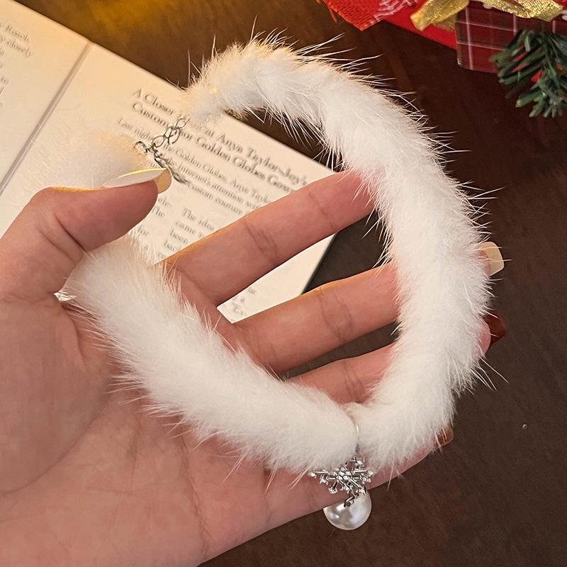 Fluffy Pearl Snowflake Choker - Elegant Winter Christmas Jewelry Accessory