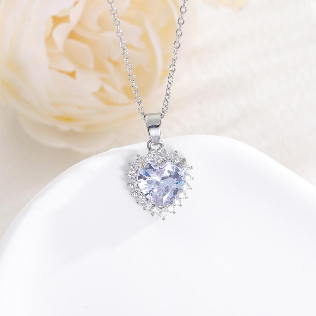 Trendy Luxury Diamond Heart Necklace & Earrings Set