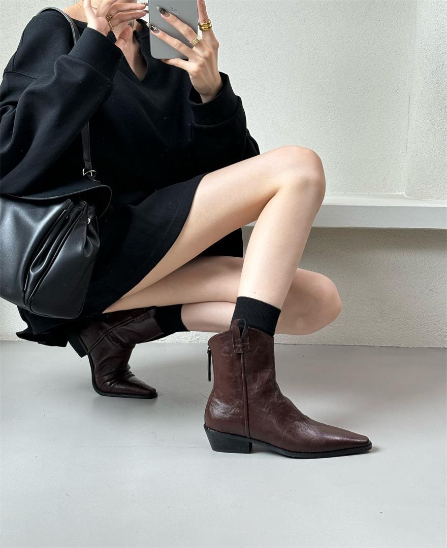 

2025 autumn and winter new retro handmade thick-heeled short boots women s pointed knight boots rear zipper V-mouth western cowboy boots 39 темно-коричневого