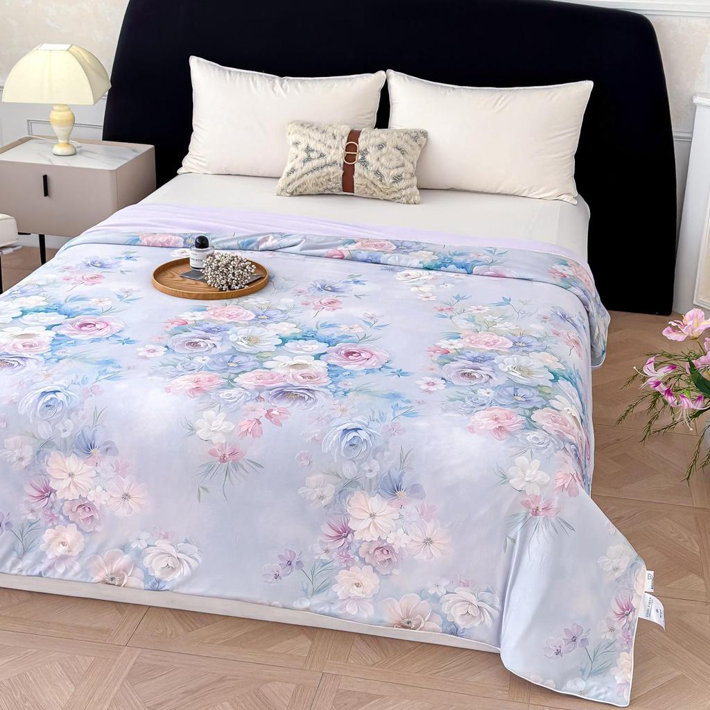 Cool Silk Summer Quilt: Lightweight, Breathable, Ideal for Home or Dorm Use