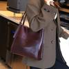 Nagy kapacitású valódi bőr női táska marhabőrből egyvállas táska vödörtáska