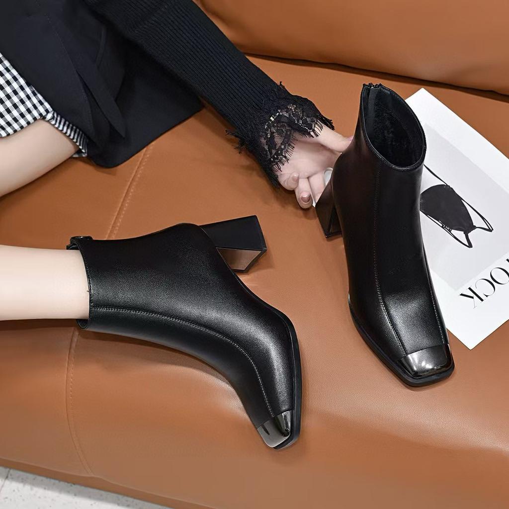 Square head fashion boots women's 2025 iron bag head rear zipper thick heel women's boots French simple temperament leather boots Chelsea boots