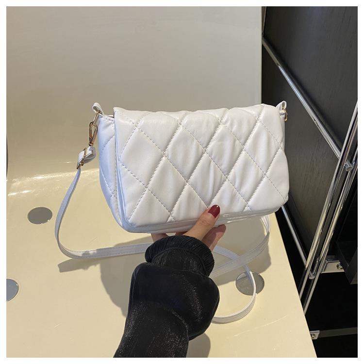 Autumn and Winter Retro 2025 New Casual Fashion Simple Diamond Embroidery Thread Single Shoulder Women's Crossbody Small Square Bag