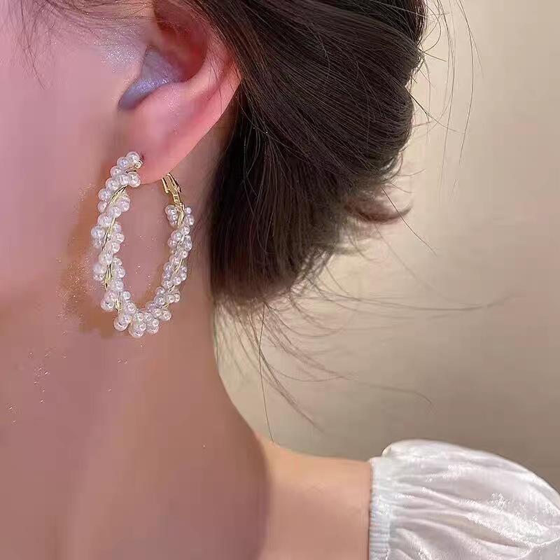 Light luxury fashion silver needle hand-woven pearl earrings women's temperament earrings versatile beaded earrings