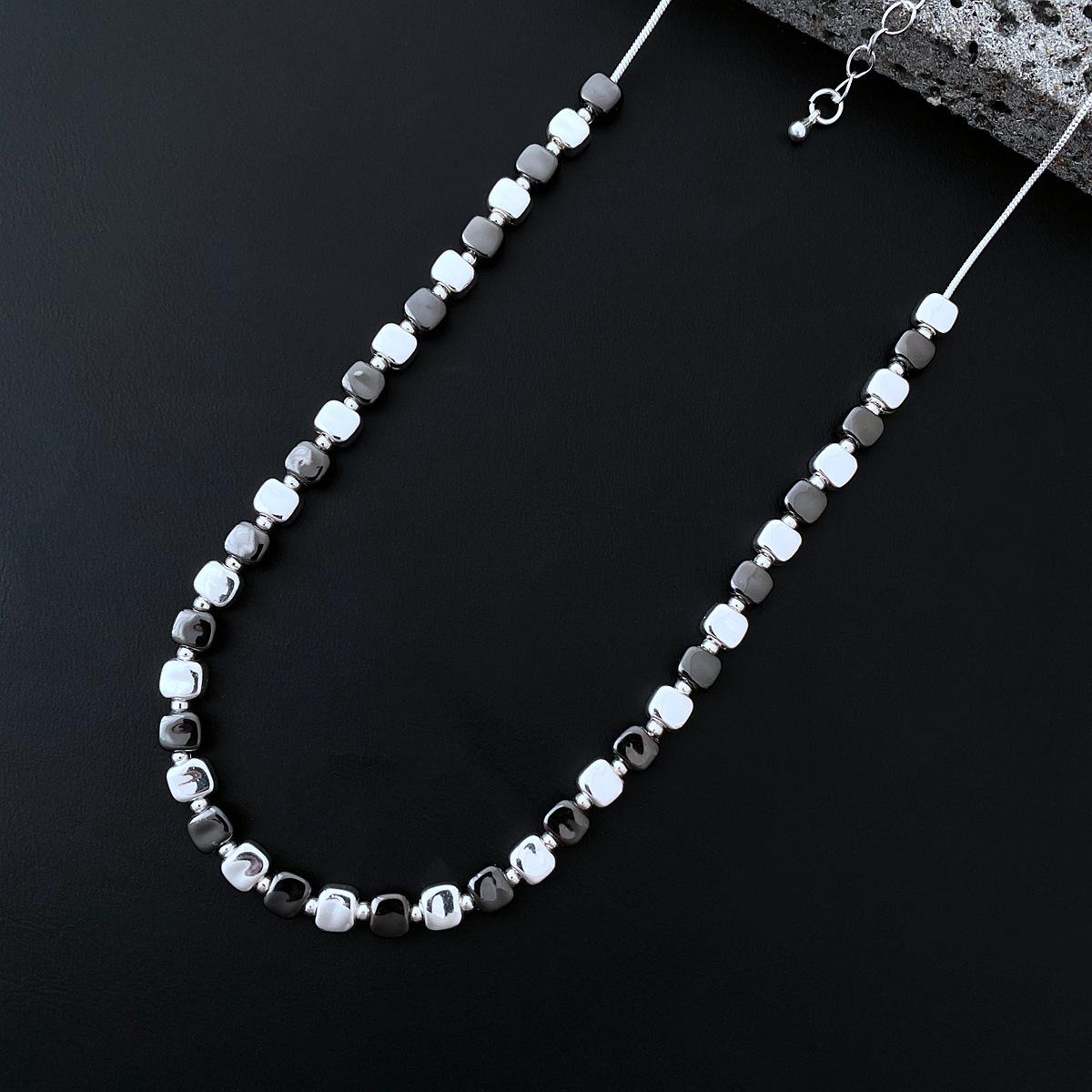 

Геометрическое маленькое квадратное ожерелье из сплава, женское простое матовое блестящее сращенное маленькое ожерелье в виде сахарного кубика