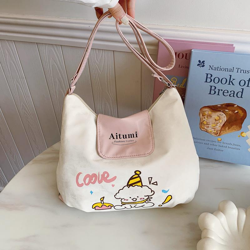 

New cute foreign style niche fashion simple commuting texture versatile shoulder bag 2025 summer new women s bag tide