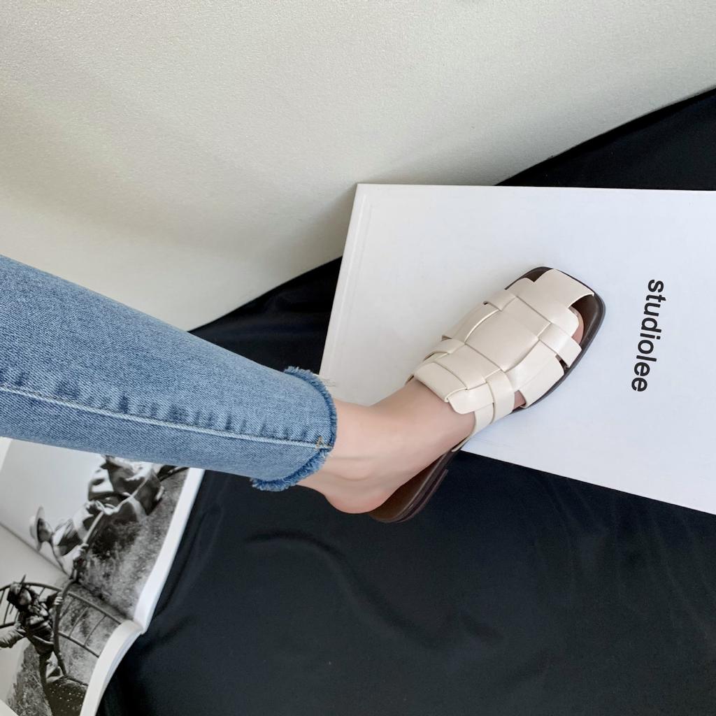 Grape mother of the same style | 2025 summer wear beach flat-bottomed bag head lazy Muller shoes cool slippers women's