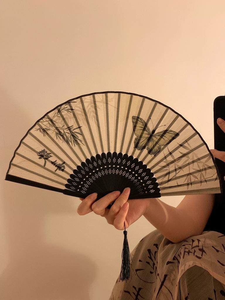 New Chinese-Style Ancient-Style Small Folding Fan 2026 New Model for Traditional Hanfu and Mamianqun, Portable with Tassels