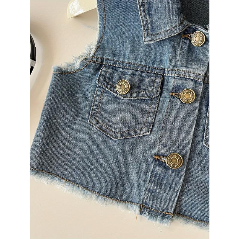 A Cute Two-Piece Set for Girls Featuring A Denim Vest and A Pleated Skirt  for Outdoor