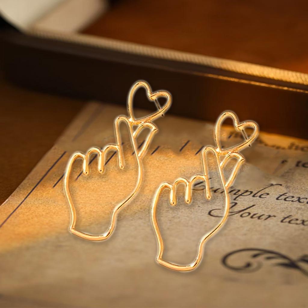 Niche Personality Design Sense Temperament Simple Heart Earrings Women's Fashion Retro Small Hand Love Stud Earrings