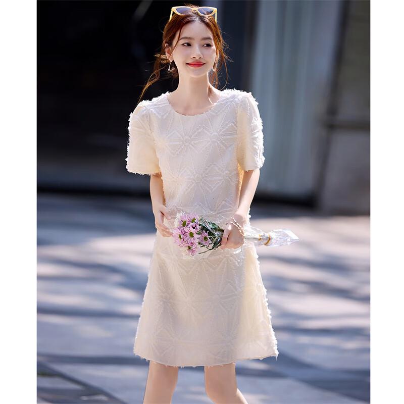 

Элегантное платье-футболка с геометрическим узором L